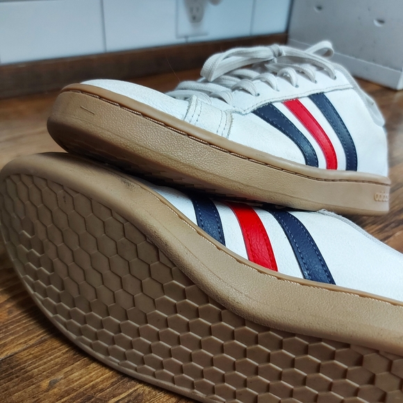 Mens Adidas sneakers - Picture 3 of 5